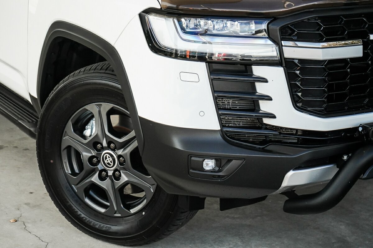Toyota Landcruiser image 2