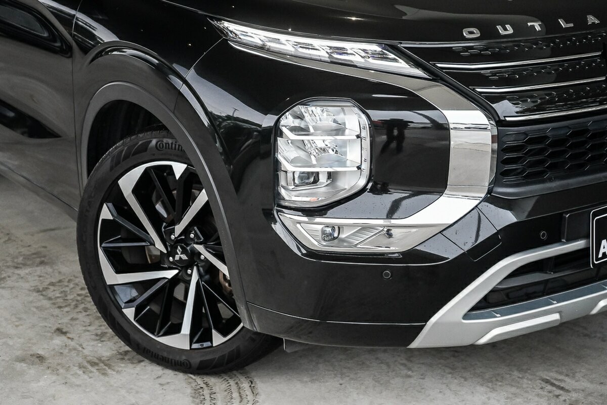Mitsubishi Outlander image 2