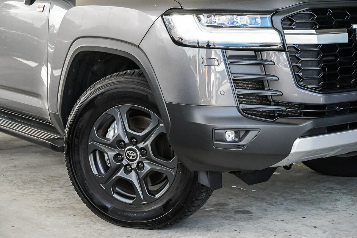 Toyota Landcruiser image 2