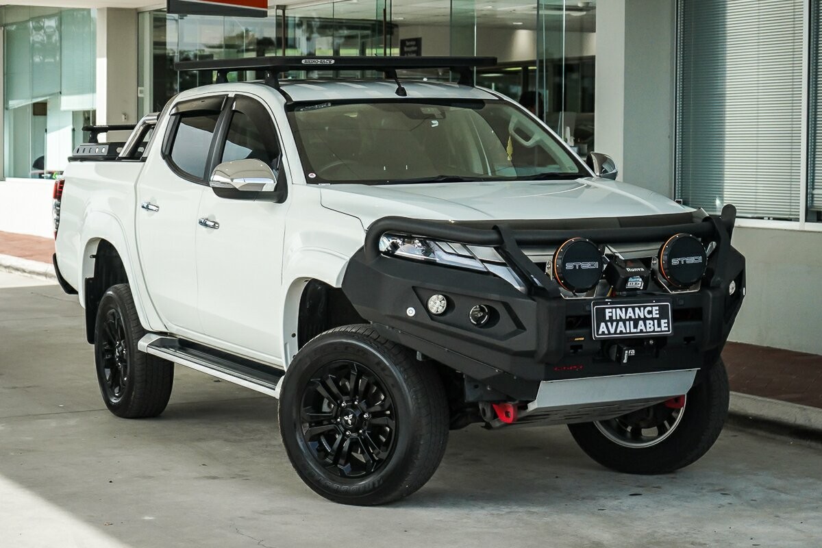 Mitsubishi Triton image 1