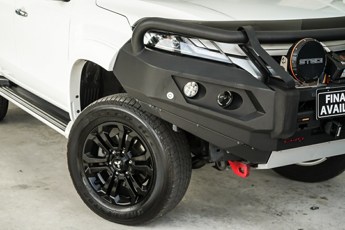 Mitsubishi Triton image 2