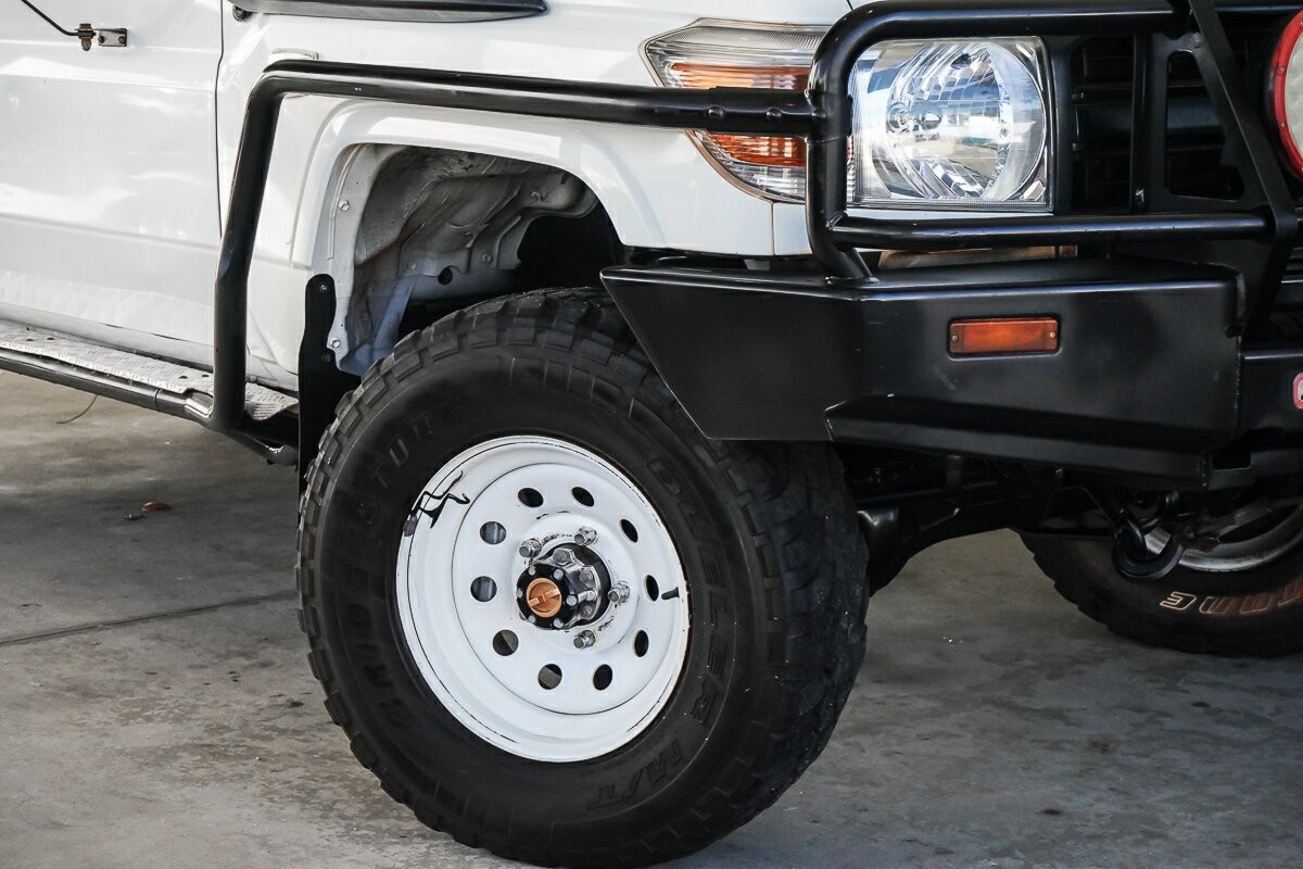 Toyota Landcruiser image 2