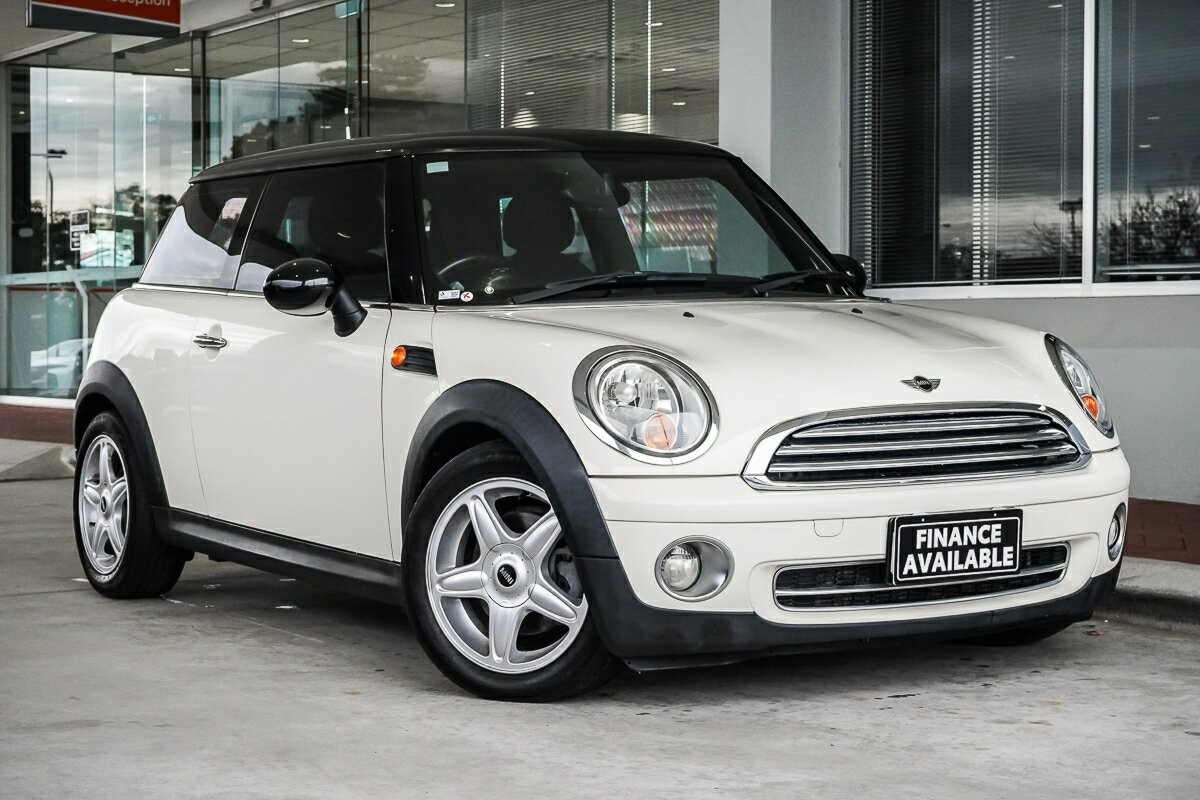 Mini Hatch image 1