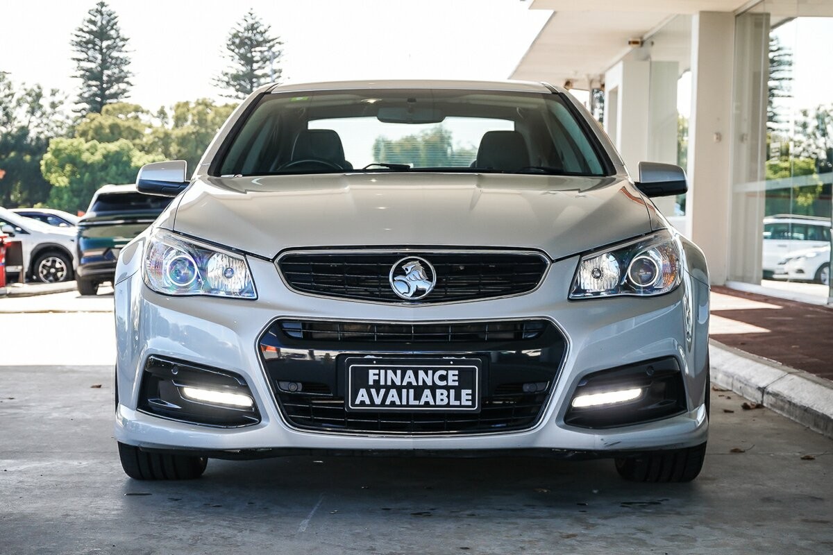 Holden Commodore image 3