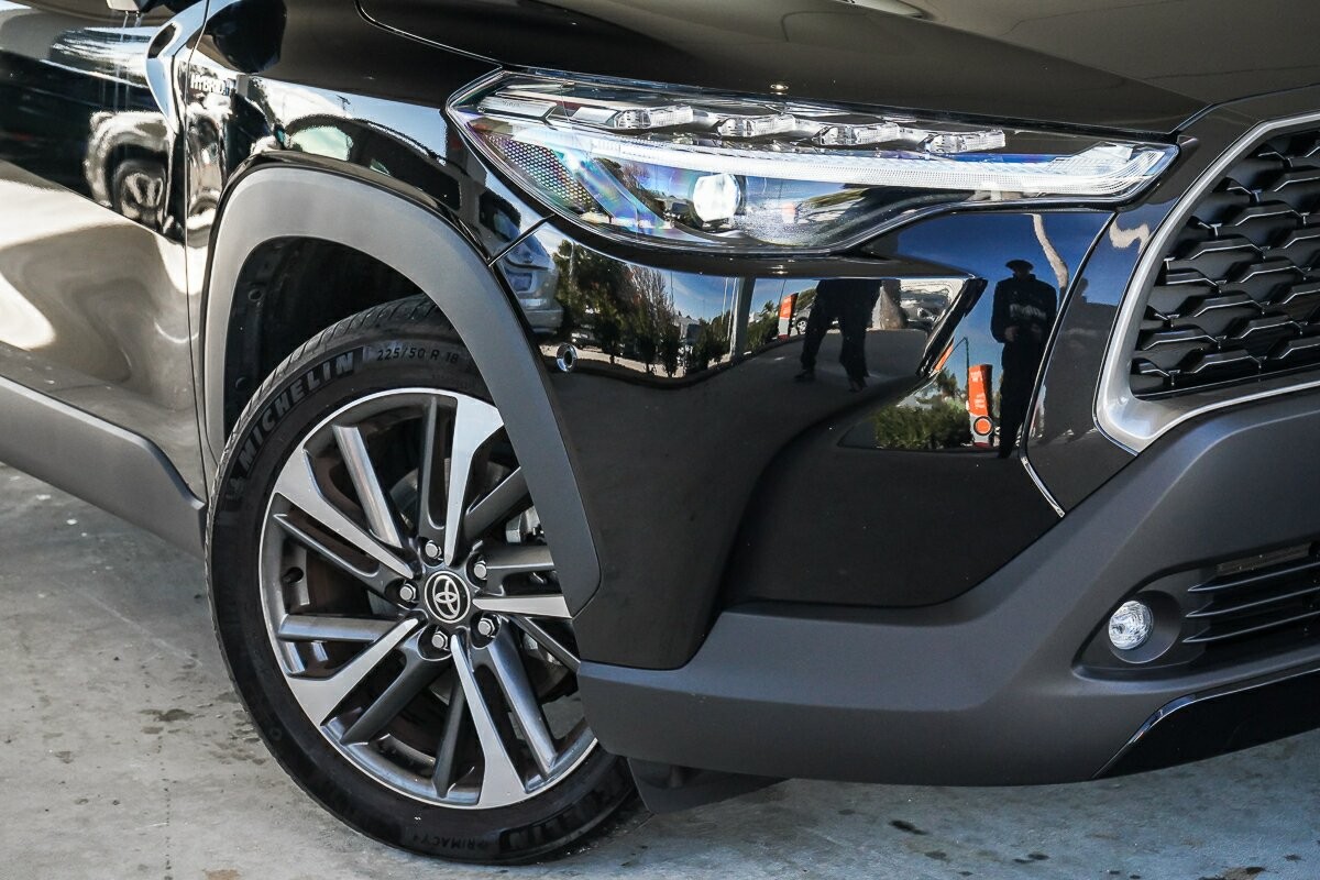 Toyota Corolla Cross image 2