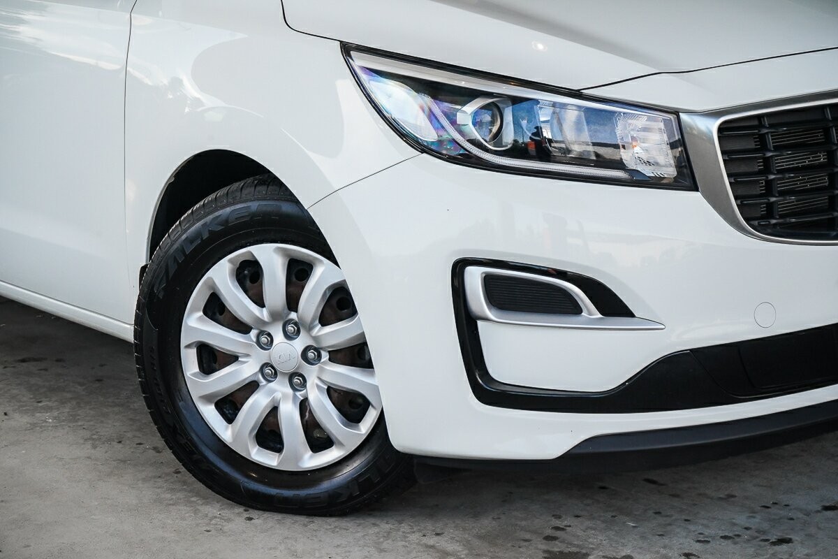 Kia Carnival image 2