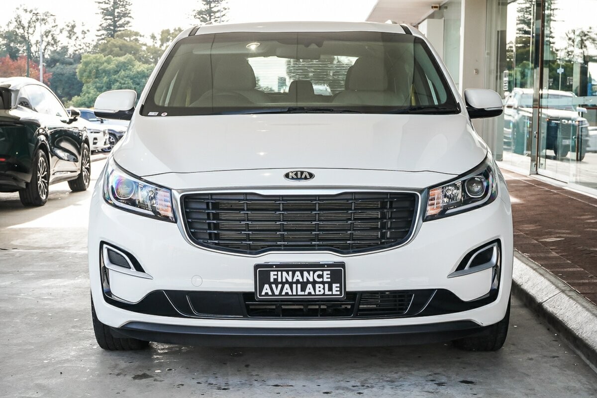 Kia Carnival image 3