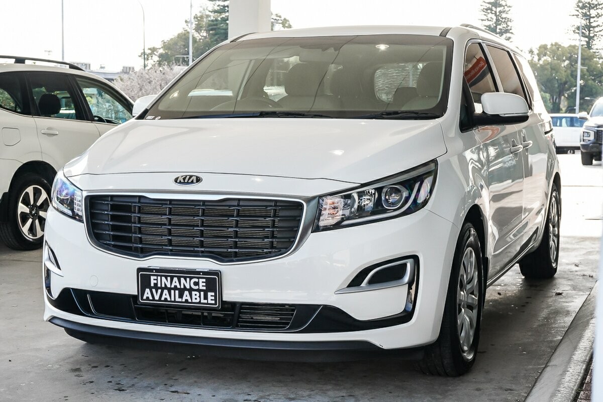 Kia Carnival image 4