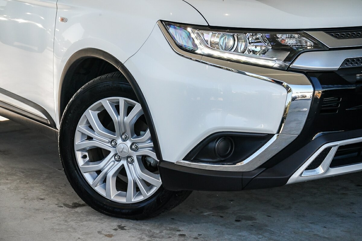Mitsubishi Outlander image 2