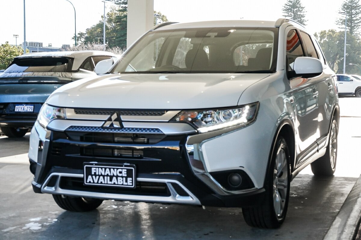 Mitsubishi Outlander image 4