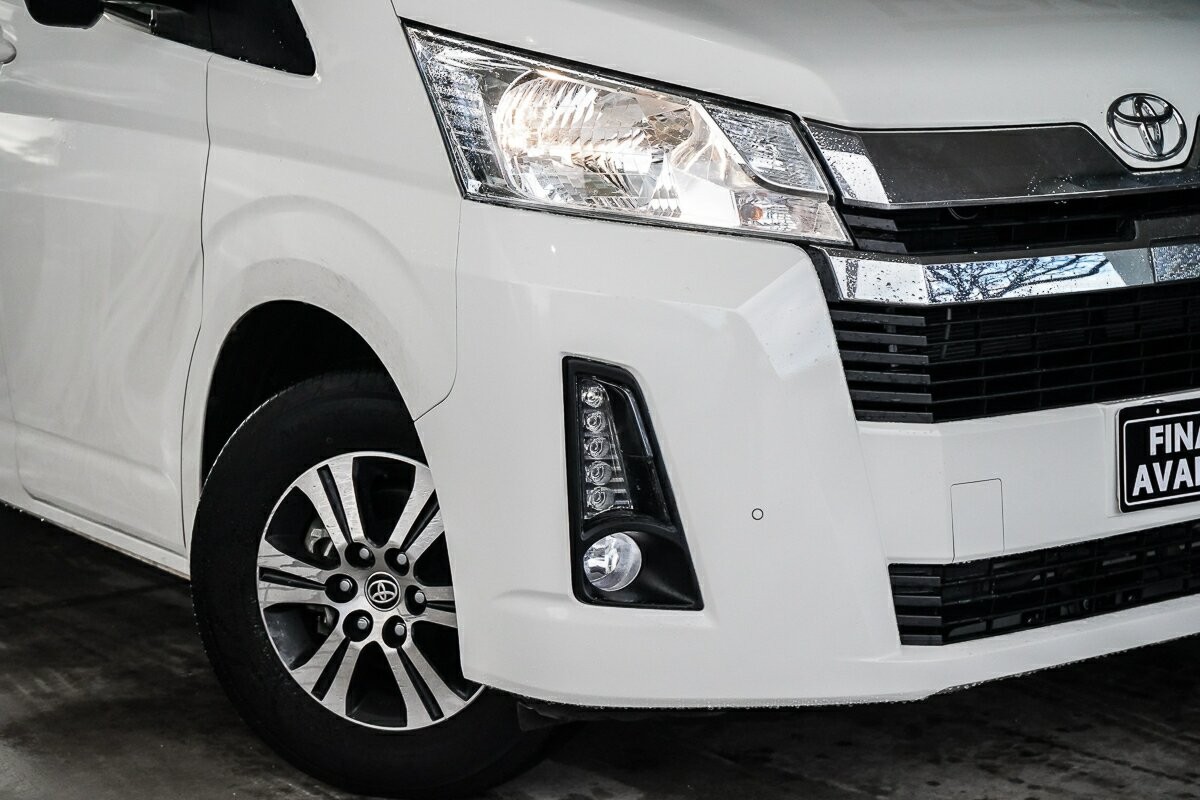 Toyota Hiace image 2