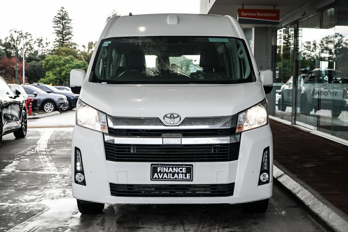 Toyota Hiace image 3