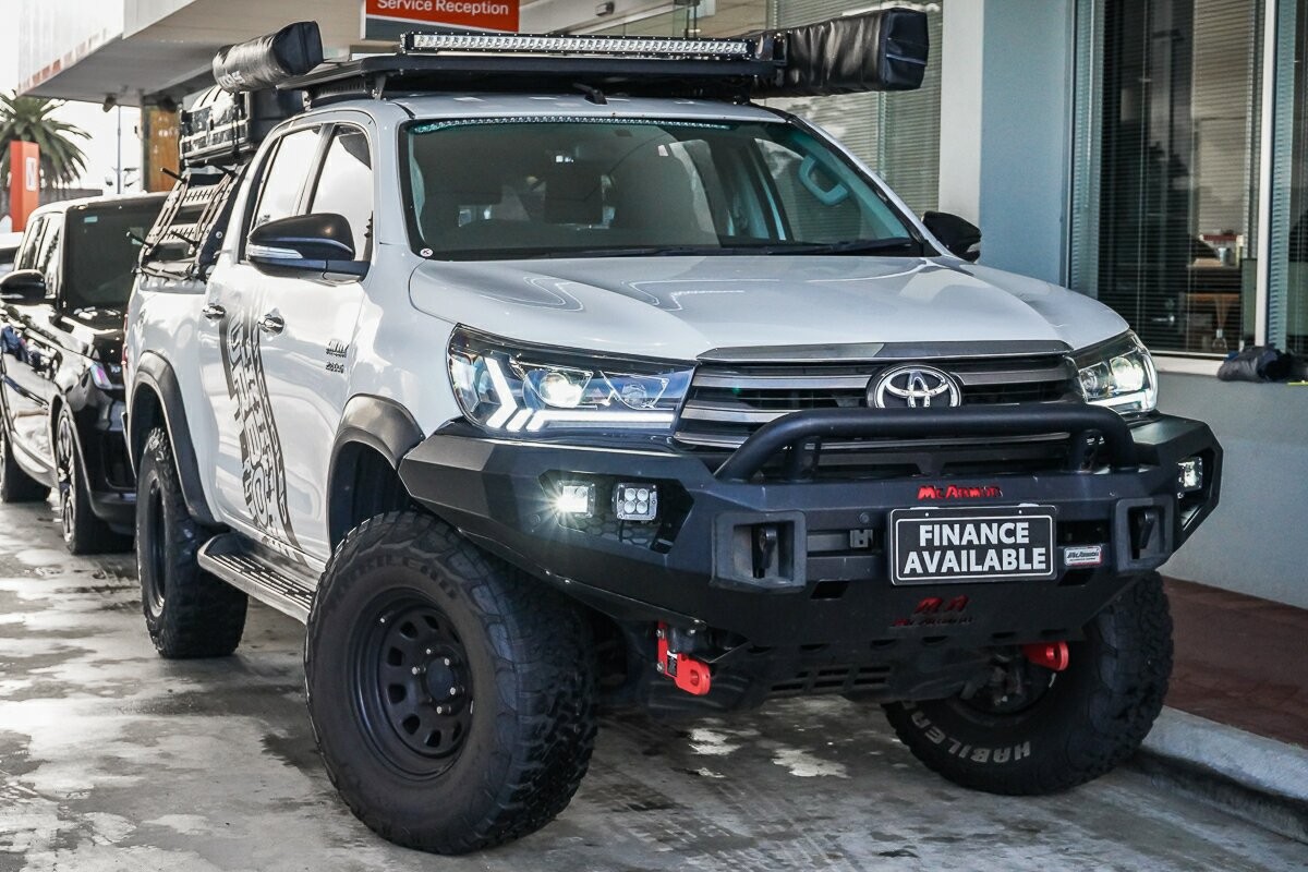 Toyota Hilux image 1