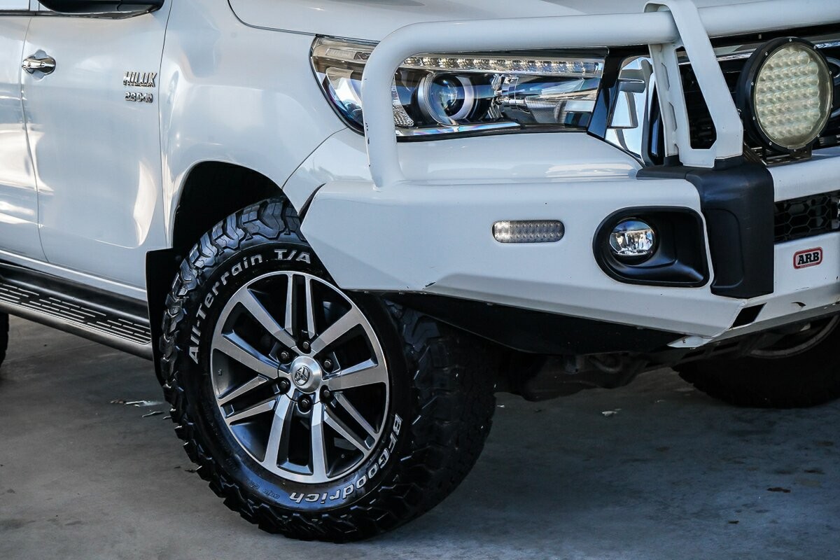 Toyota Hilux image 2