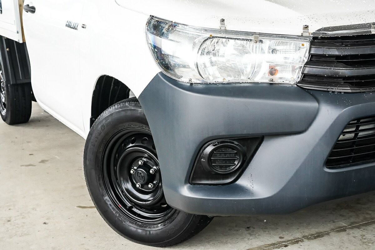 Toyota Hilux image 2