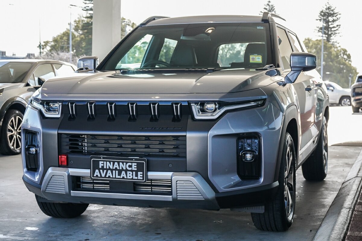 Kgm Ssangyong Torres image 4