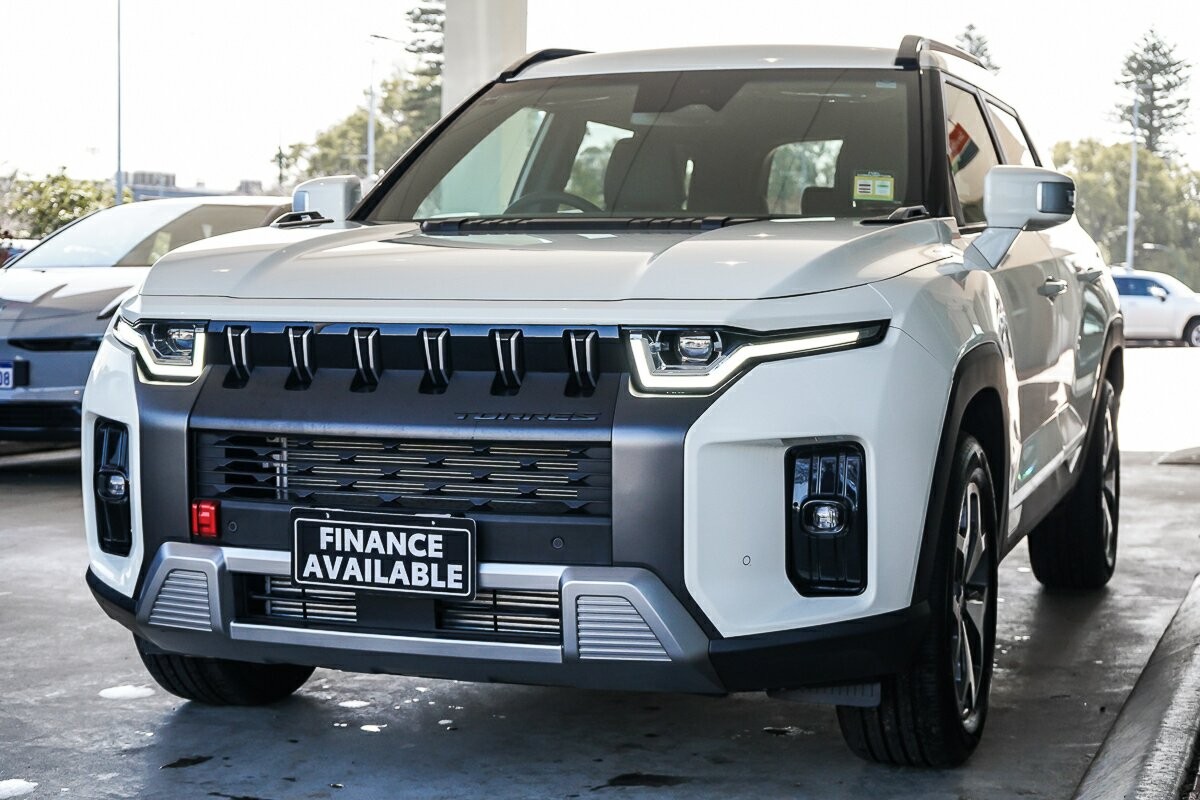 Kgm Ssangyong Torres image 4