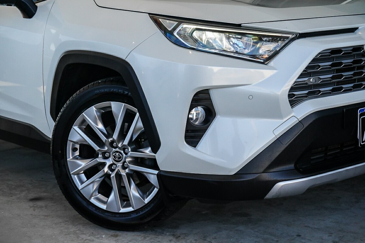 Toyota Rav4 image 2