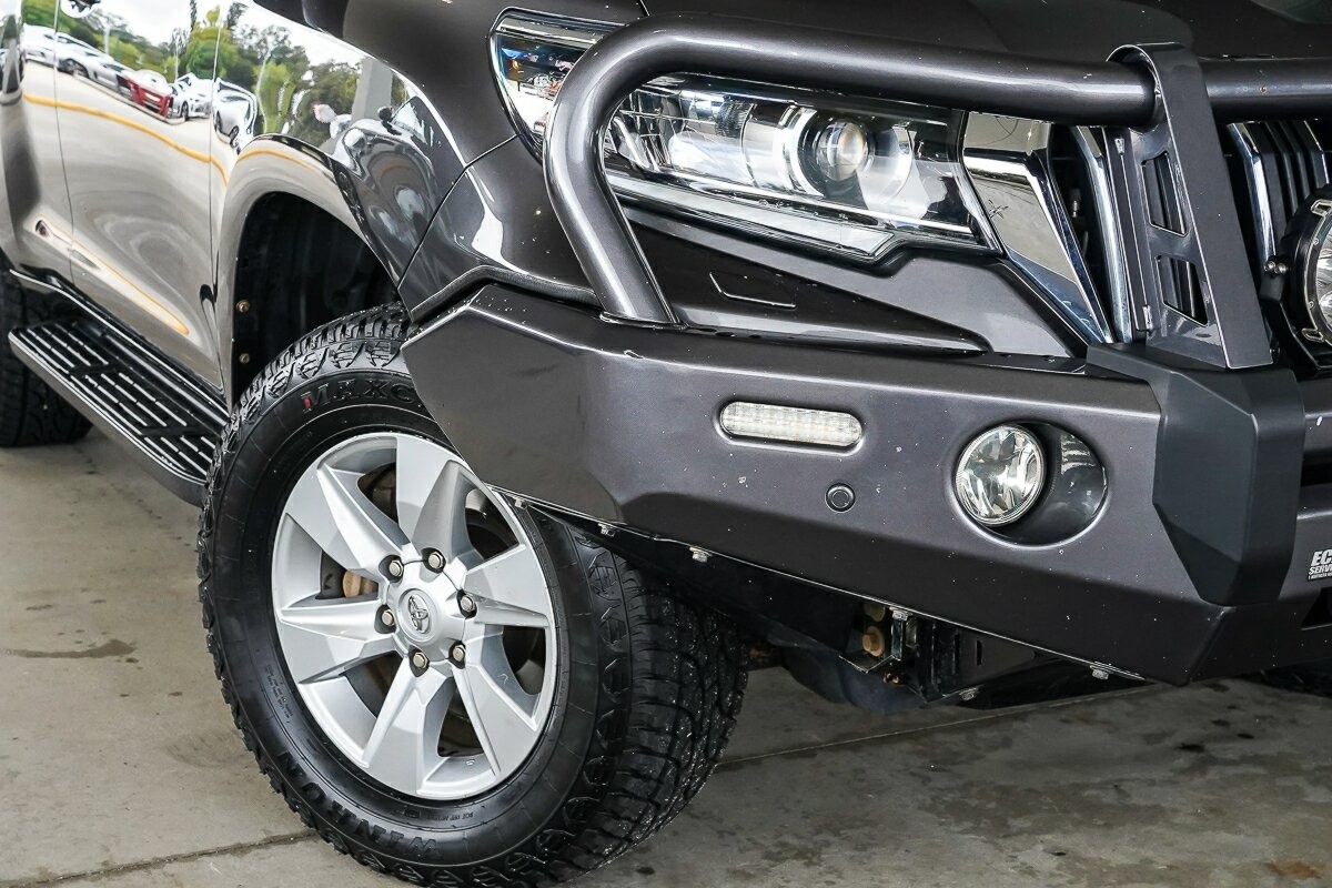 Toyota Landcruiser Prado image 2