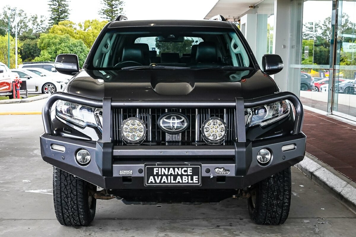 Toyota Landcruiser Prado image 3