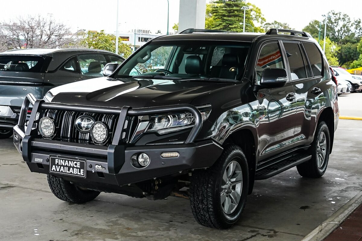 Toyota Landcruiser Prado image 4