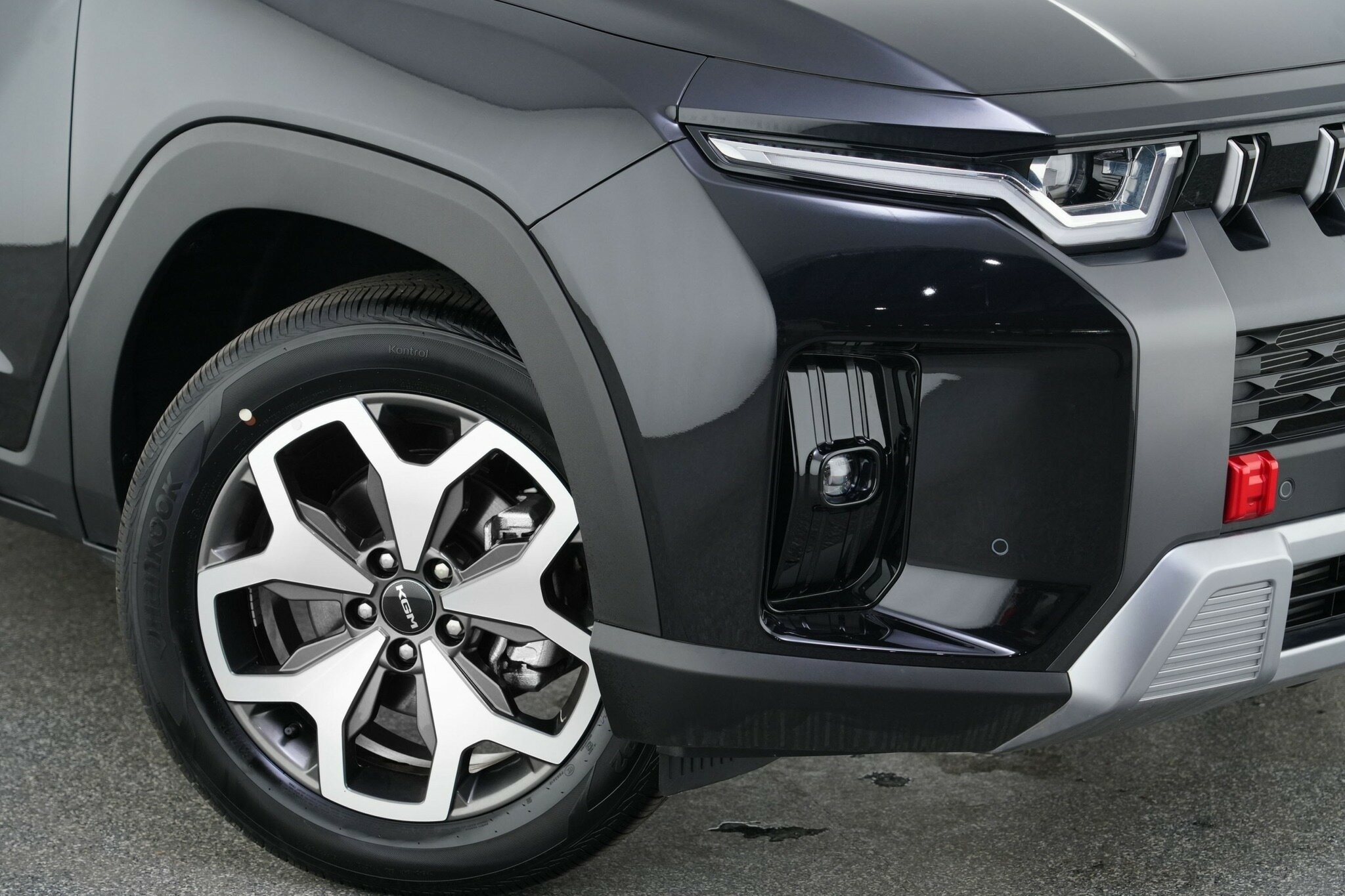 Kgm Ssangyong Torres image 2