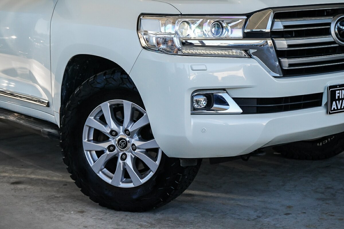 Toyota Landcruiser image 2