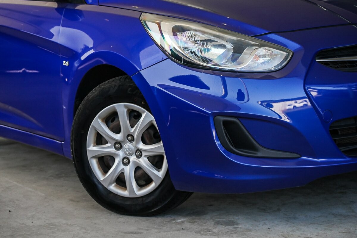 Hyundai Accent image 2