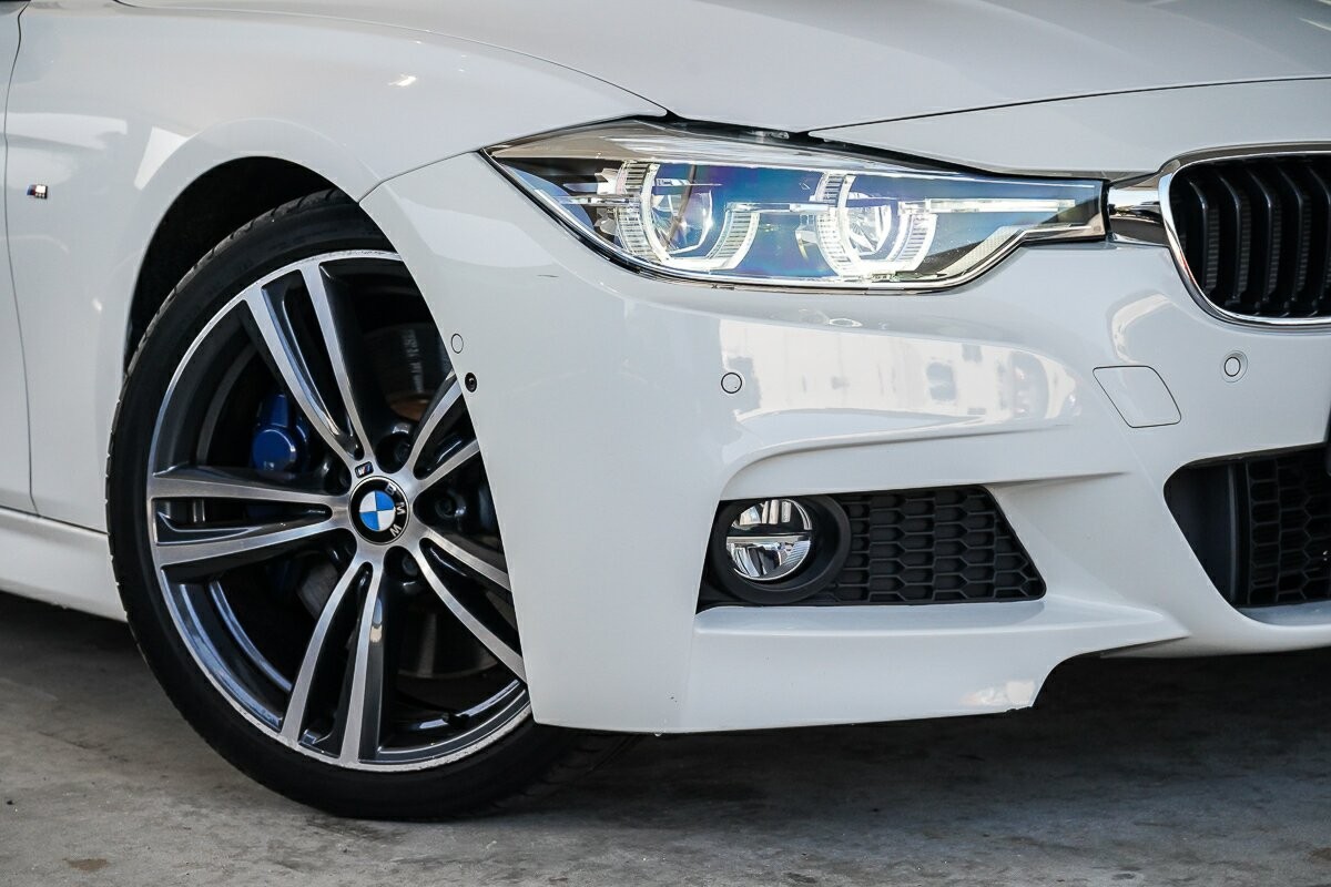 BMW 3 Series image 2