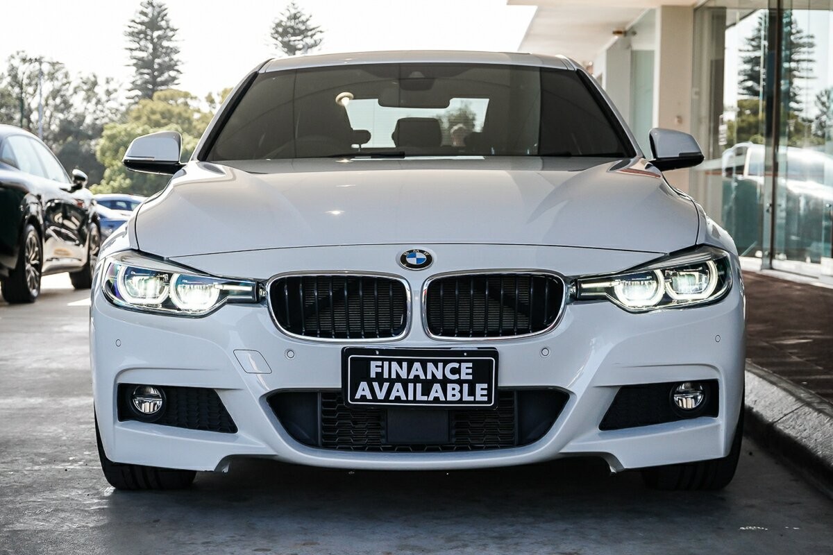 BMW 3 Series image 3