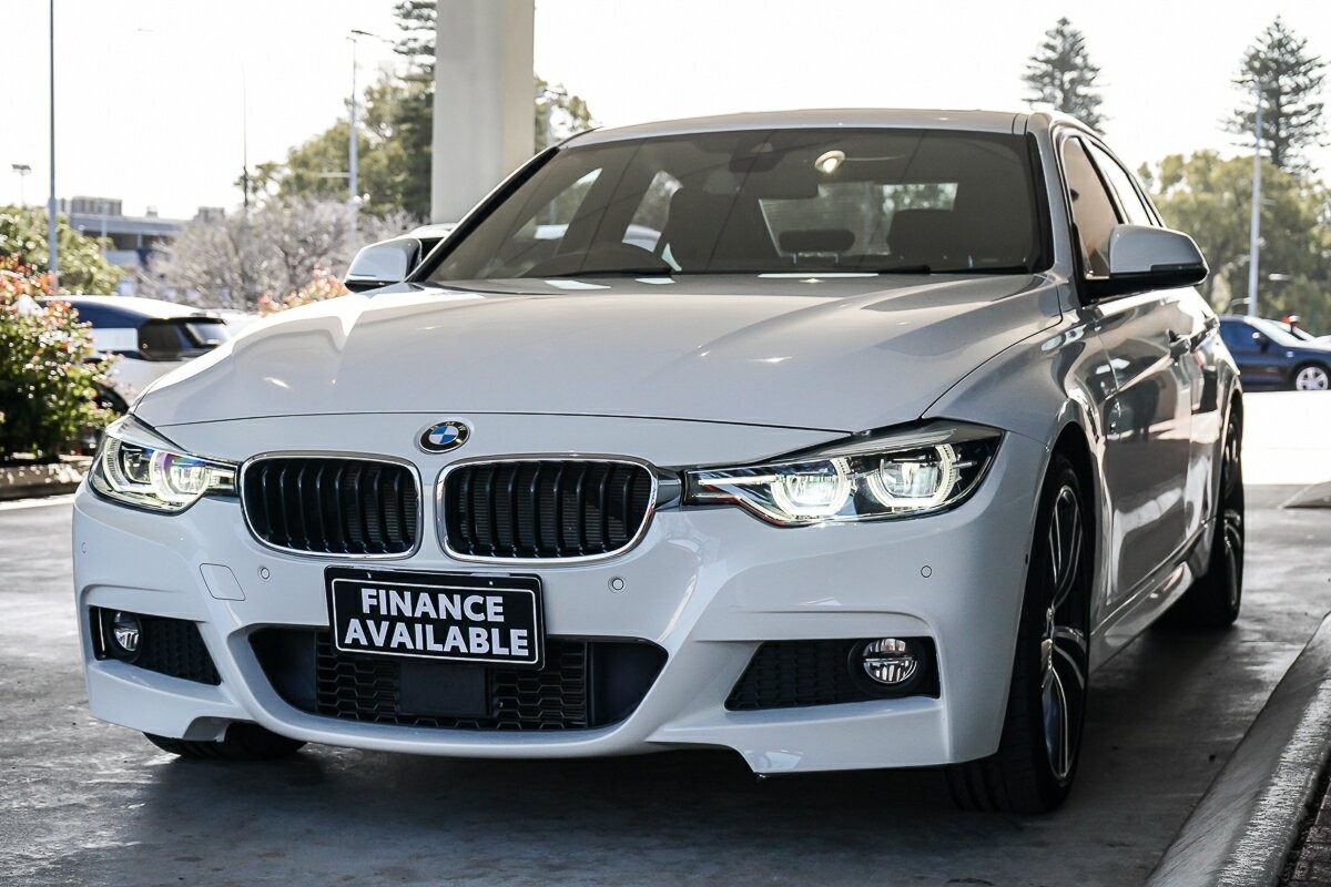 BMW 3 Series image 4