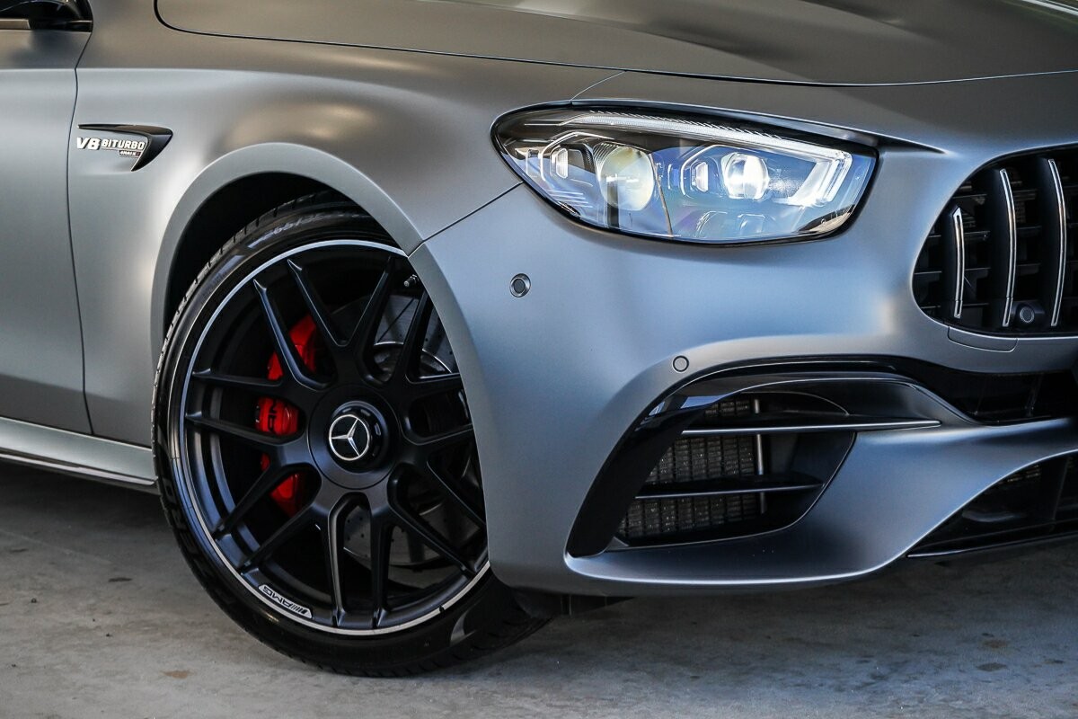 Mercedes Benz E-class image 2