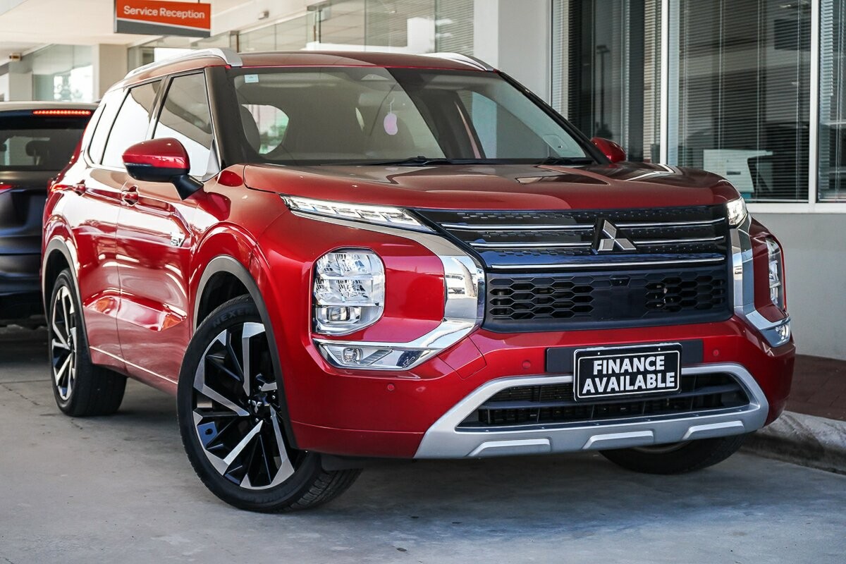 Mitsubishi Outlander image 1