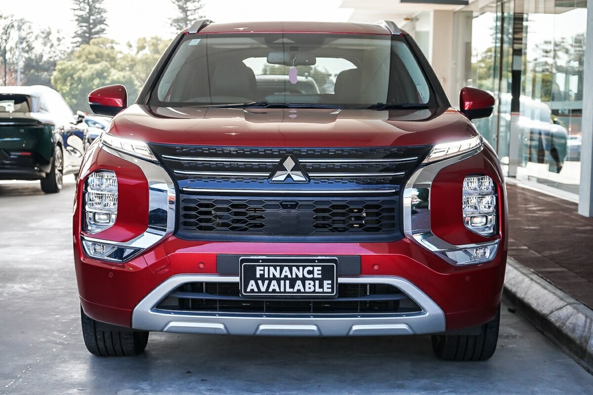 Mitsubishi Outlander image 3