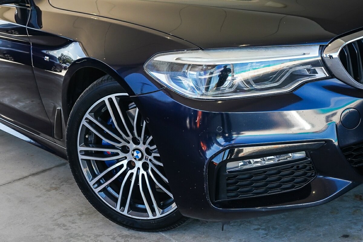 BMW 5 Series image 2