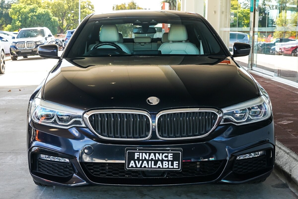 BMW 5 Series image 3