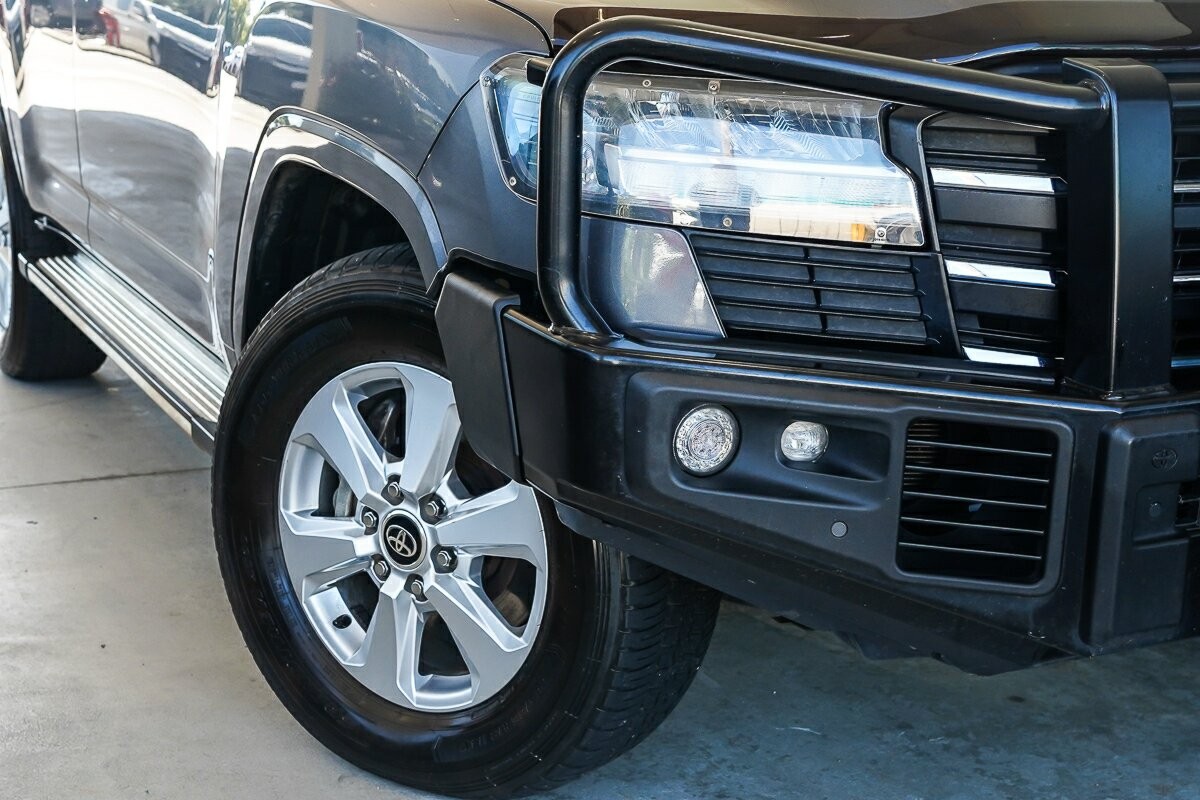 Toyota Landcruiser image 2
