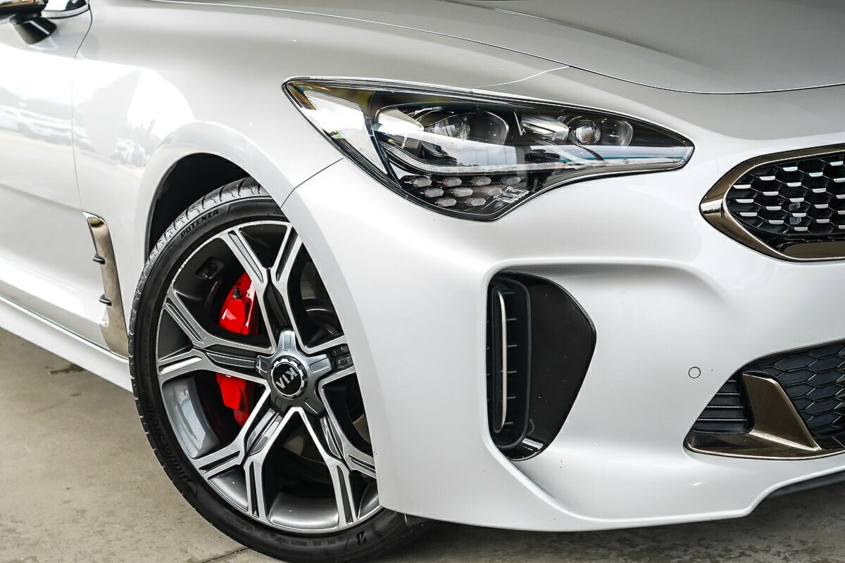 Kia Stinger image 2