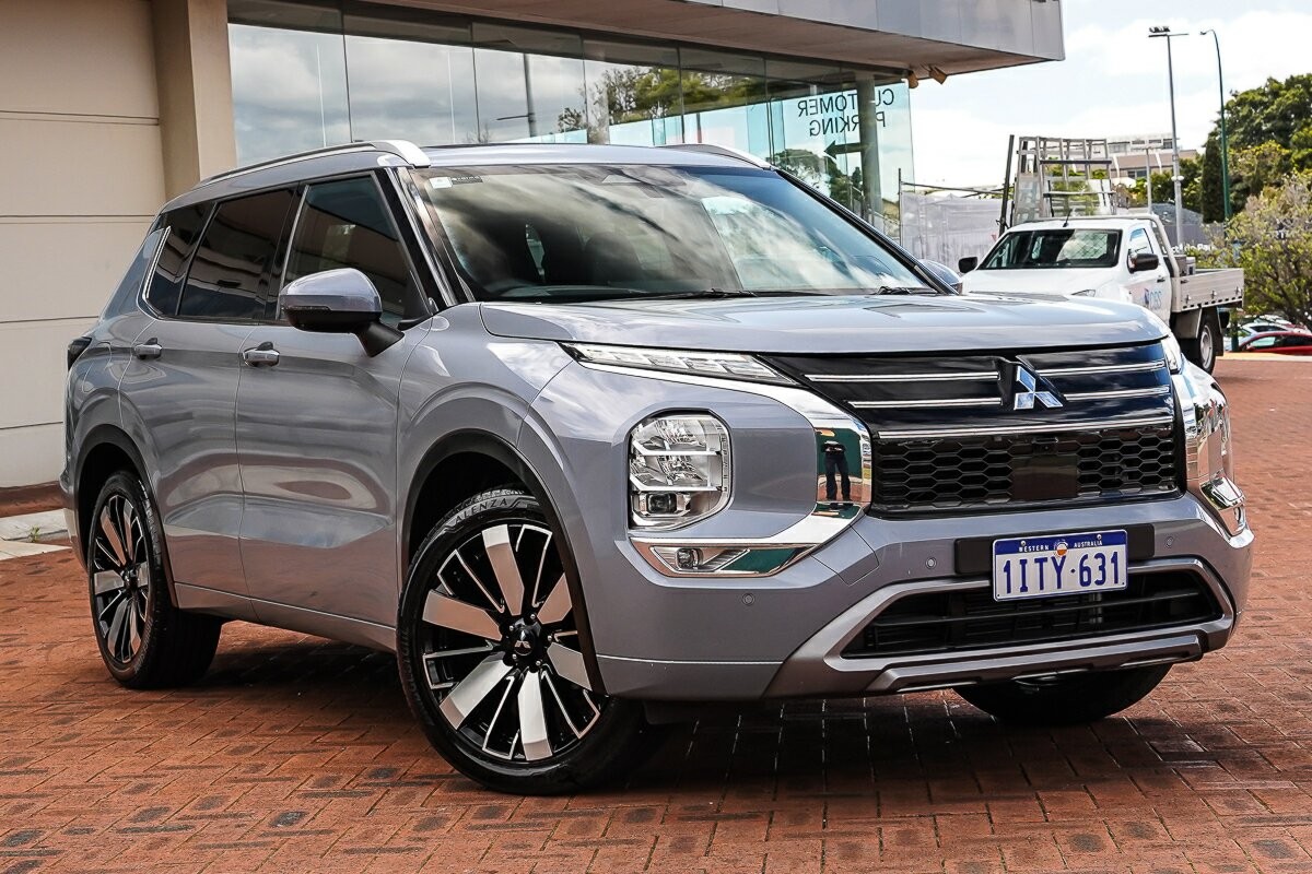 Mitsubishi Outlander image 1