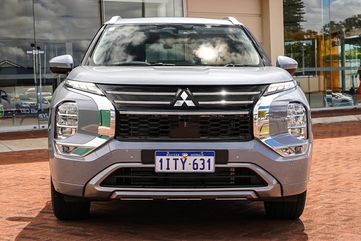Mitsubishi Outlander image 3