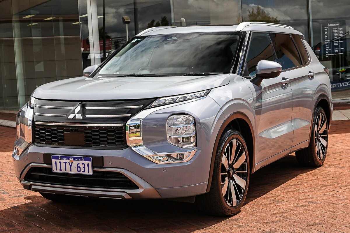 Mitsubishi Outlander image 4