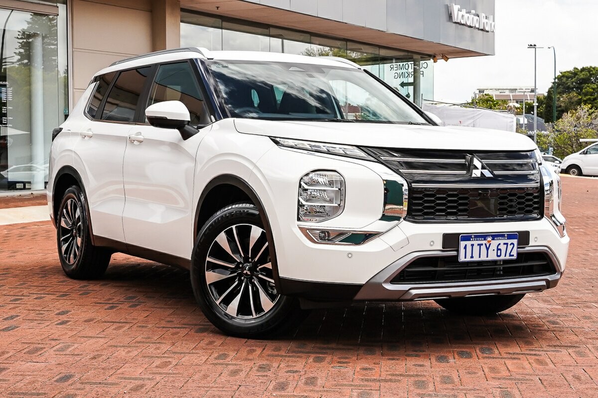 Mitsubishi Outlander image 1