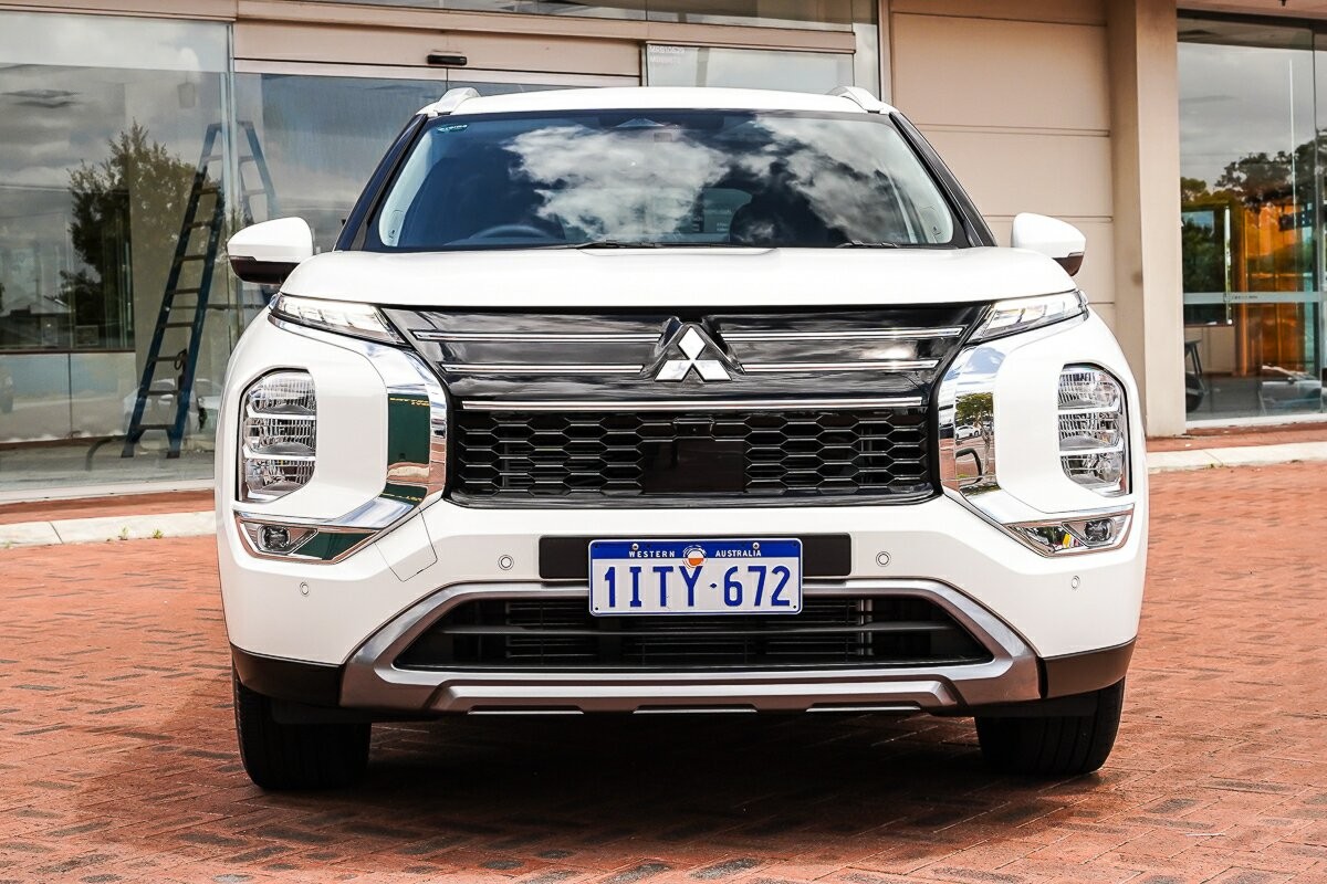 Mitsubishi Outlander image 3