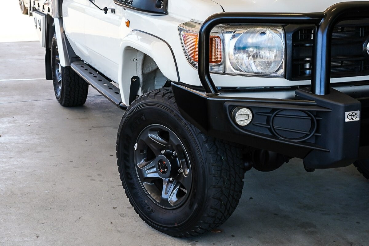 Toyota Landcruiser image 2