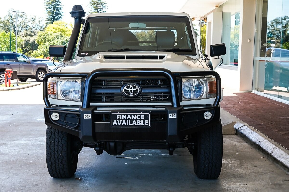 Toyota Landcruiser image 3