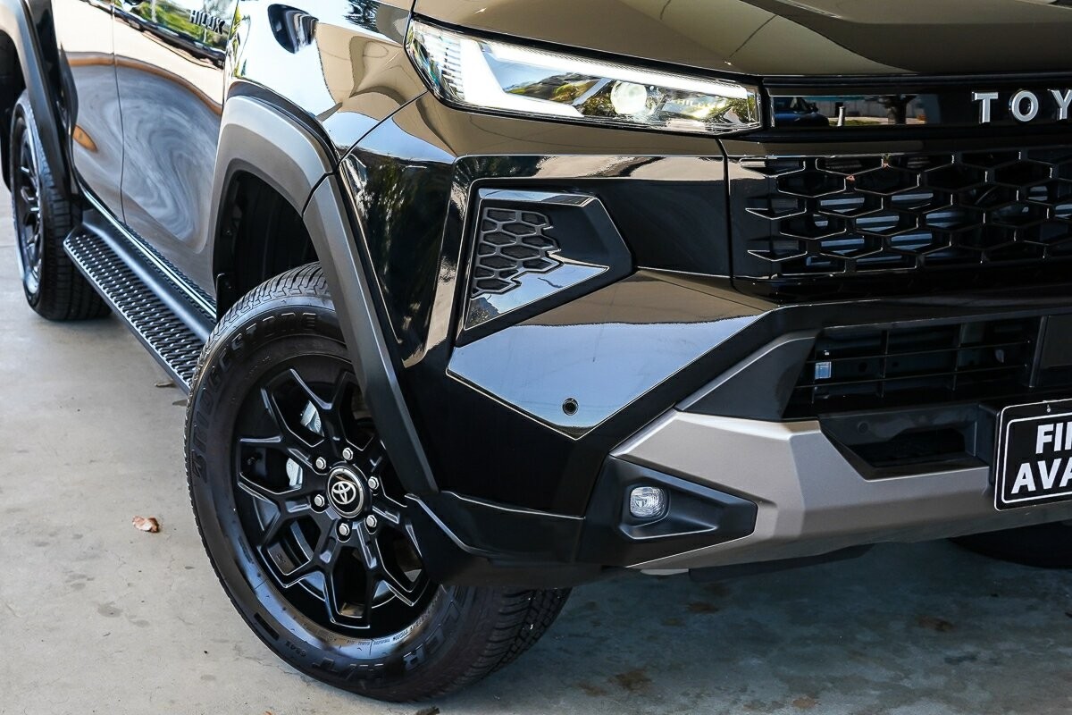 Toyota Hilux image 2