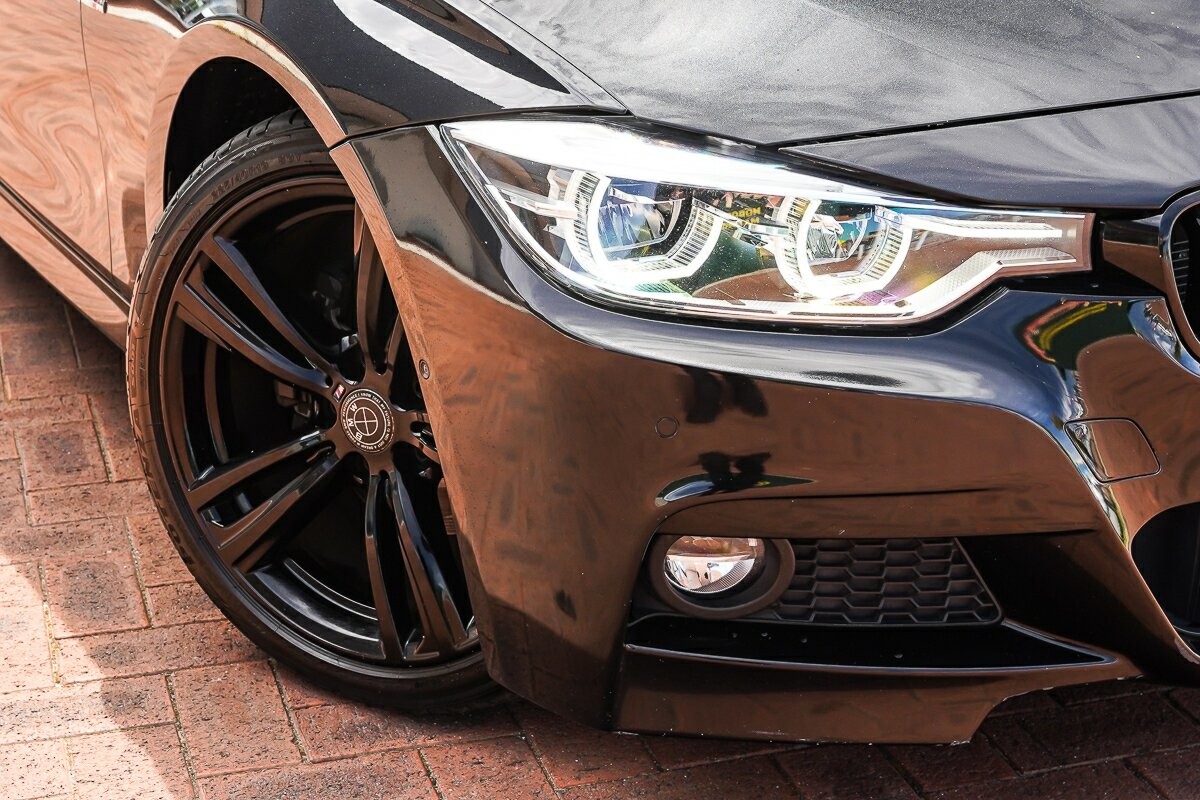 BMW 3 Series image 2