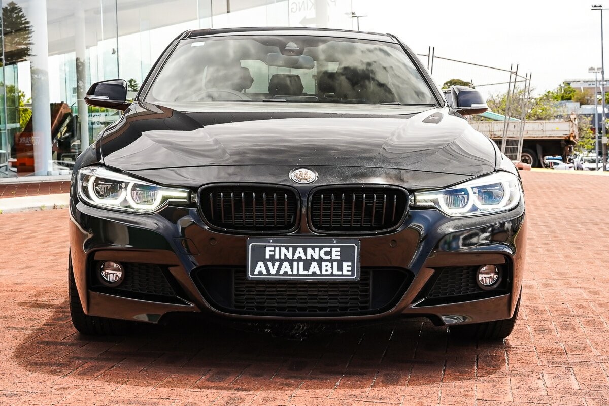 BMW 3 Series image 3