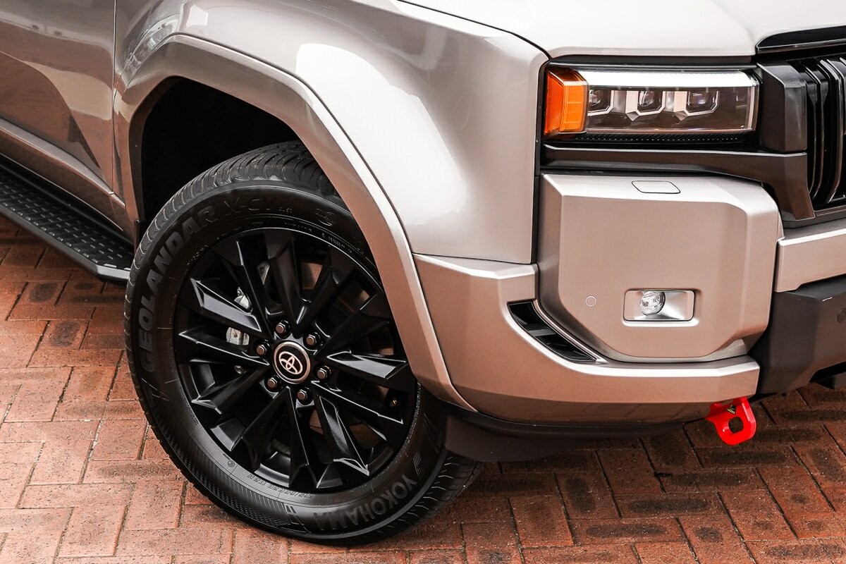 Toyota Landcruiser Prado image 2