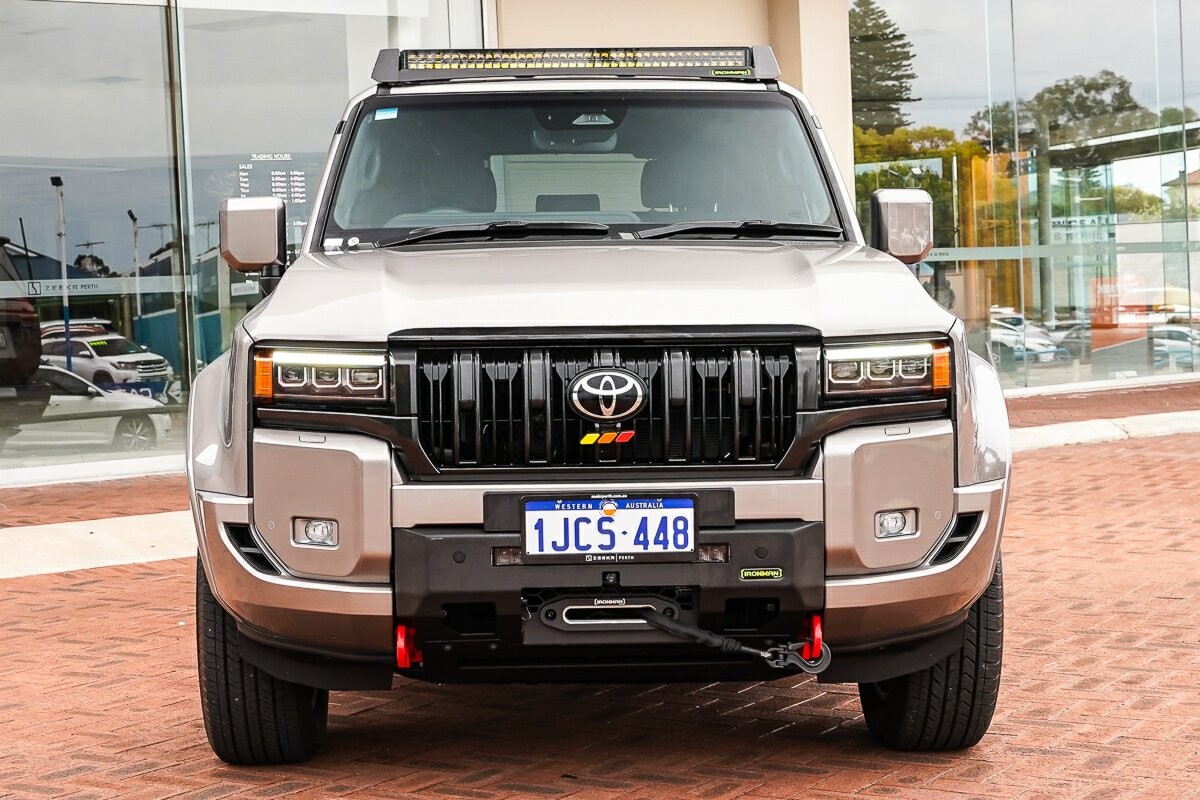 Toyota Landcruiser Prado image 3